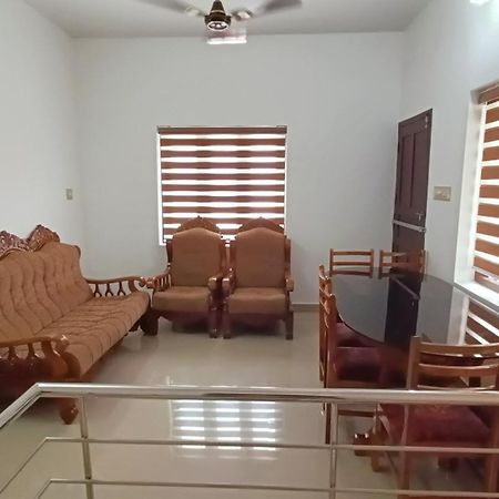 Mom'S Villa Nedumbassery Extérieur photo
